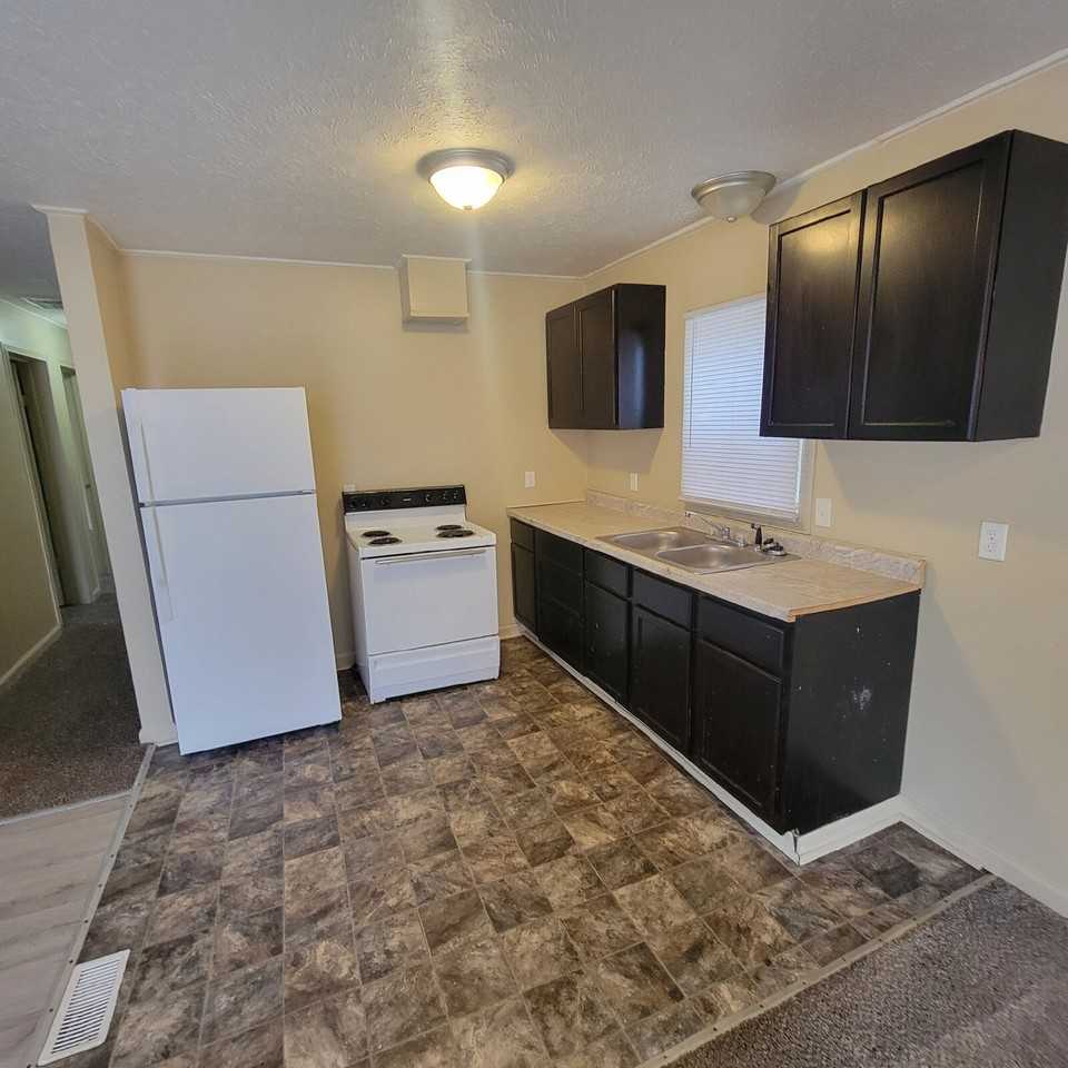 2910 N Gale St - Photo 6 of 8