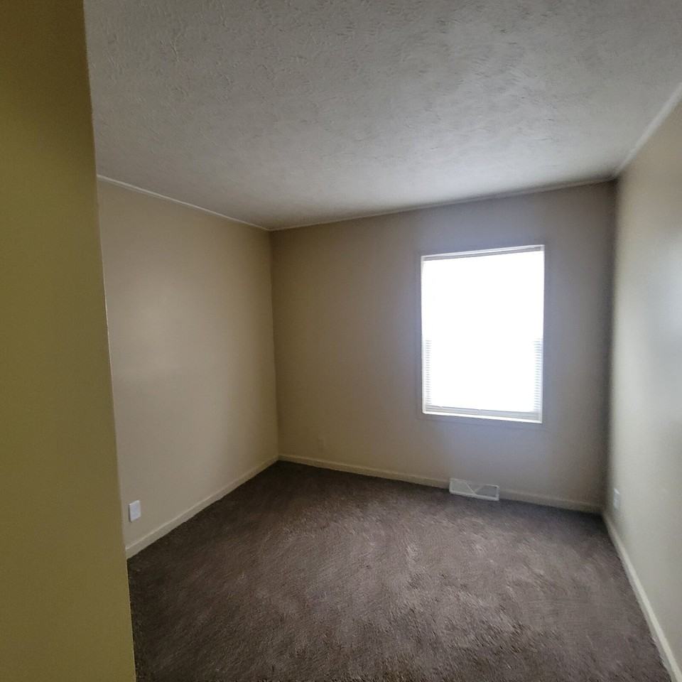 2910 N Gale St - Photo 7 of 8