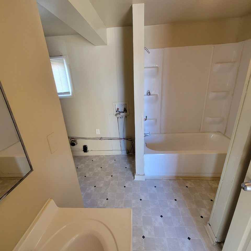 754 N Somerset Ave - Photo 4 of 5