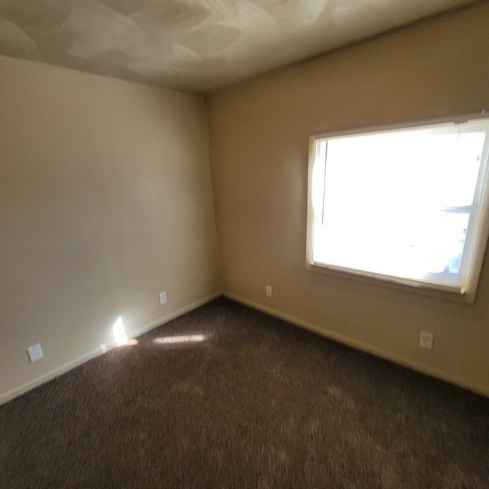 754 N Somerset Ave - Photo 5 of 5