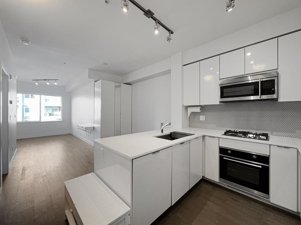 10011 River Drive - Photo 3 of 17