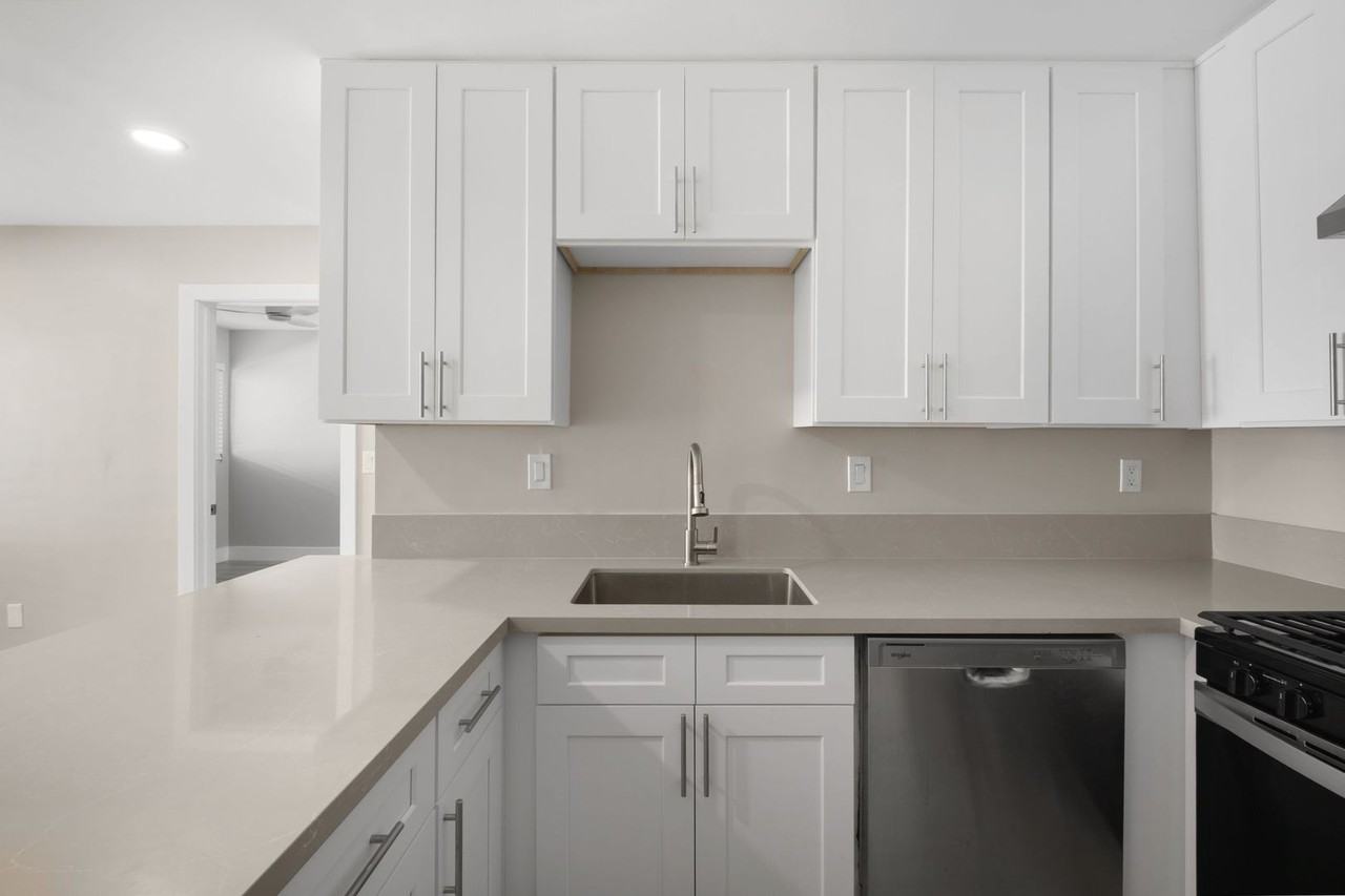 J St - Photo 6 of 44