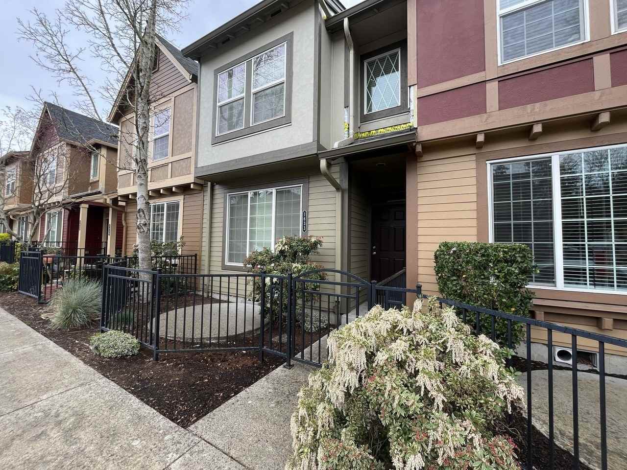 1633 Sw 171st Ter - Photo 2 of 37