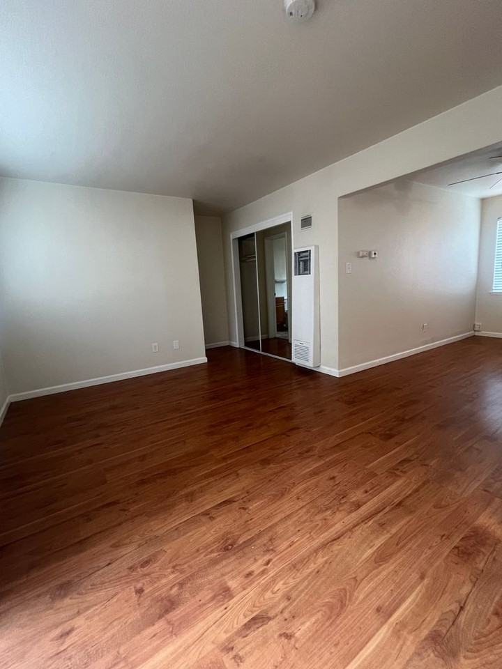 1819 G St - Photo 6 of 14