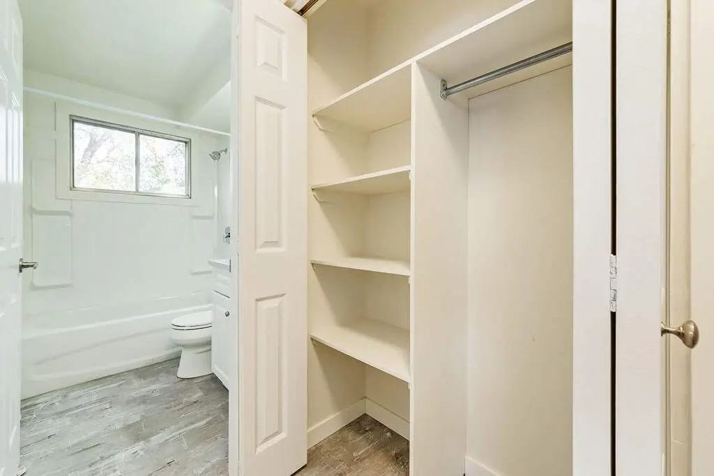 Evergreen Apartments - Photo 6 of 16