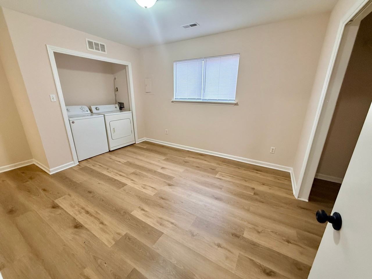 Exclusive 1 Bedrooms close to Duke - Photo 3 of 4