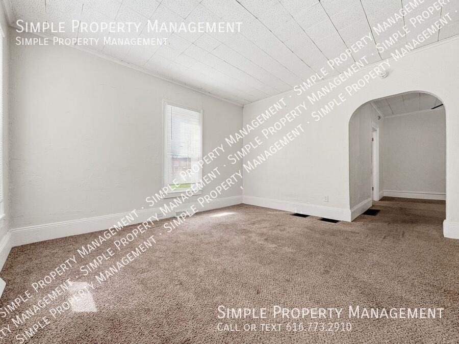 615 Mcreynolds Ave Nw #1 - Photo 4 of 14