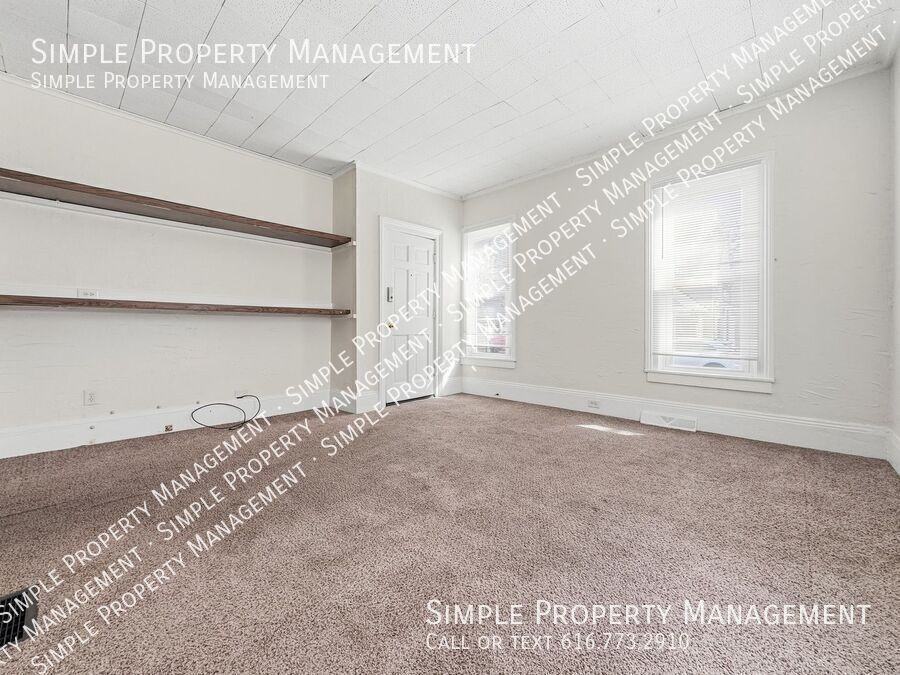 615 Mcreynolds Ave Nw #1 - Photo 5 of 14