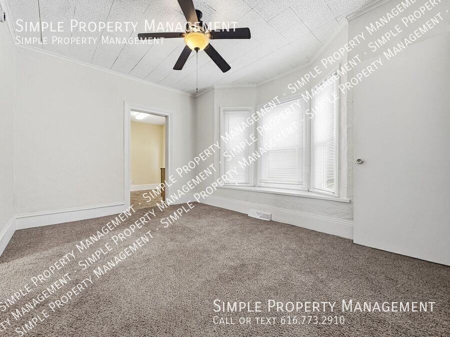 615 Mcreynolds Ave Nw #1 - Photo 3 of 14