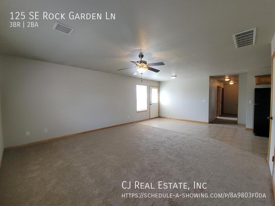 125 Se Rock Garden Ln - Photo 2 of 9