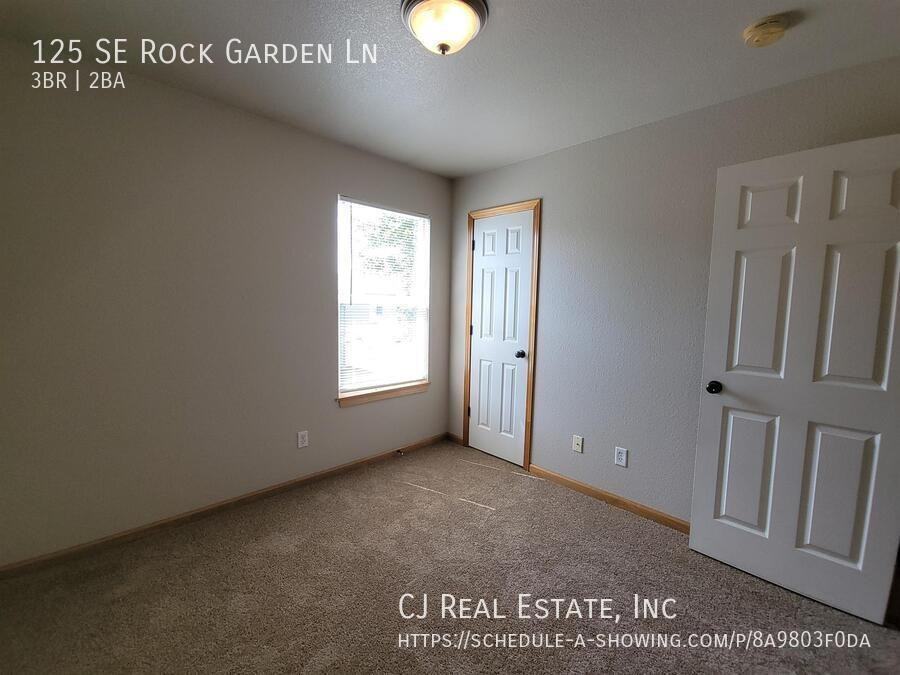 125 Se Rock Garden Ln - Photo 5 of 9