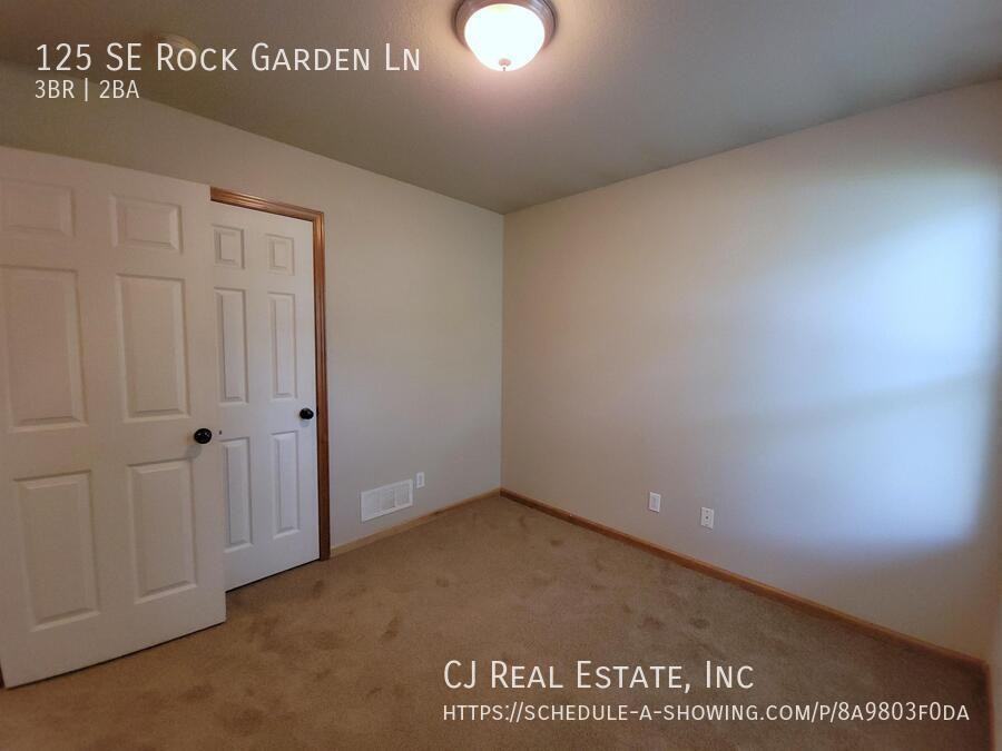 125 Se Rock Garden Ln - Photo 7 of 9