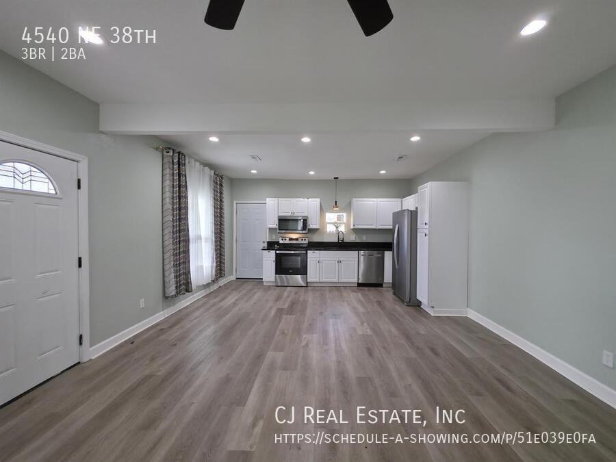 4540 Ne 38th St - Photo 3 of 11