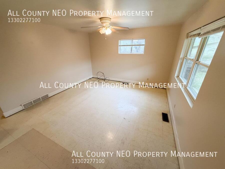 429 Sullivan Ave - Photo 4 of 12