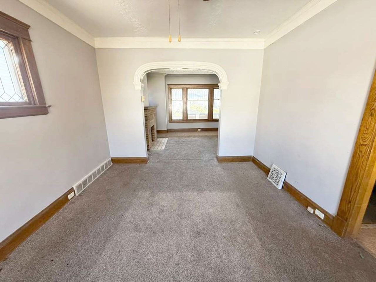 15401 Grovewood Ave - Photo 4 of 22