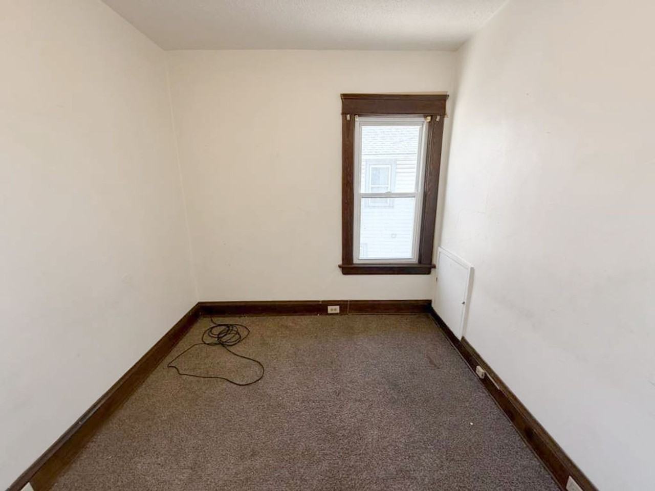 15401 Grovewood Ave - Photo 5 of 22