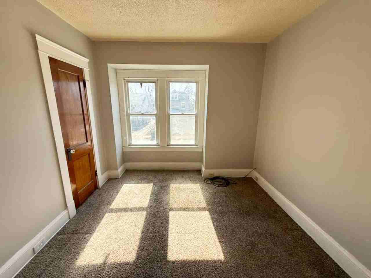 15401 Grovewood Ave - Photo 7 of 22