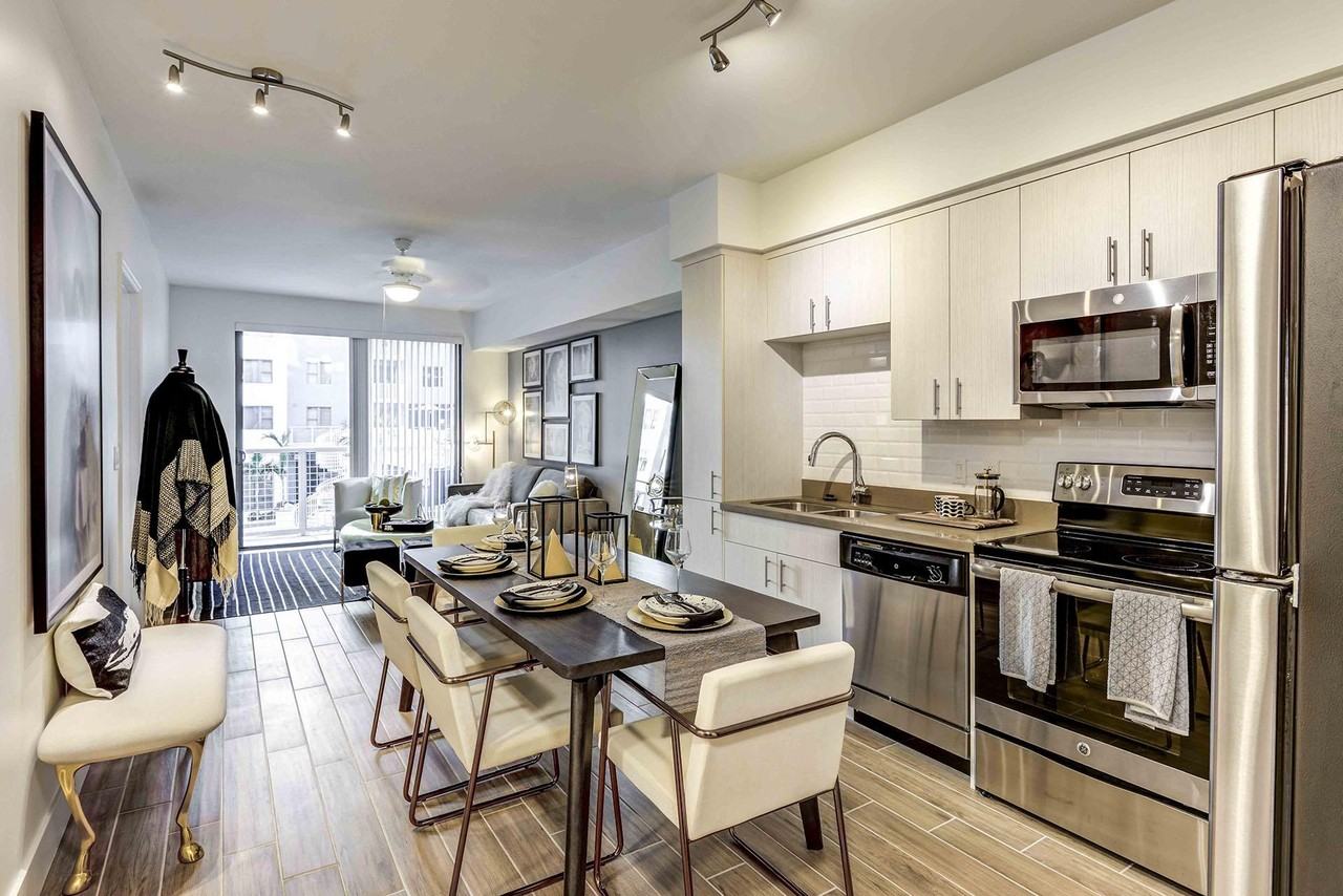 Lazul North Miami Beach Apartments - Photo 7 of 18