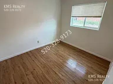 4551 E 18th St - Photo 3 of 16