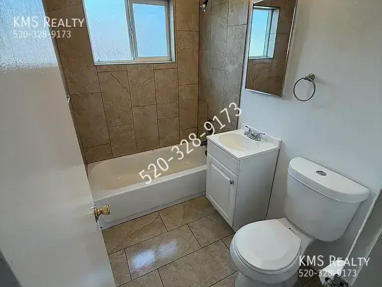 4551 E 18th St - Photo 4 of 16