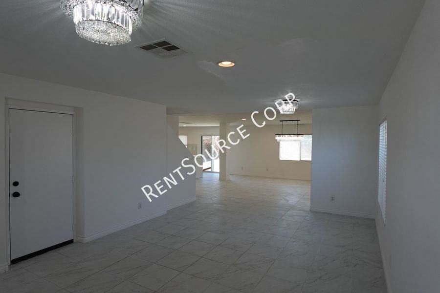 1859 E Kettering St - Photo 3 of 29