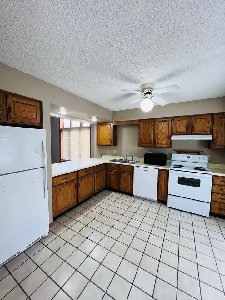 2132 Plaen View Dr - Photo 3 of 19