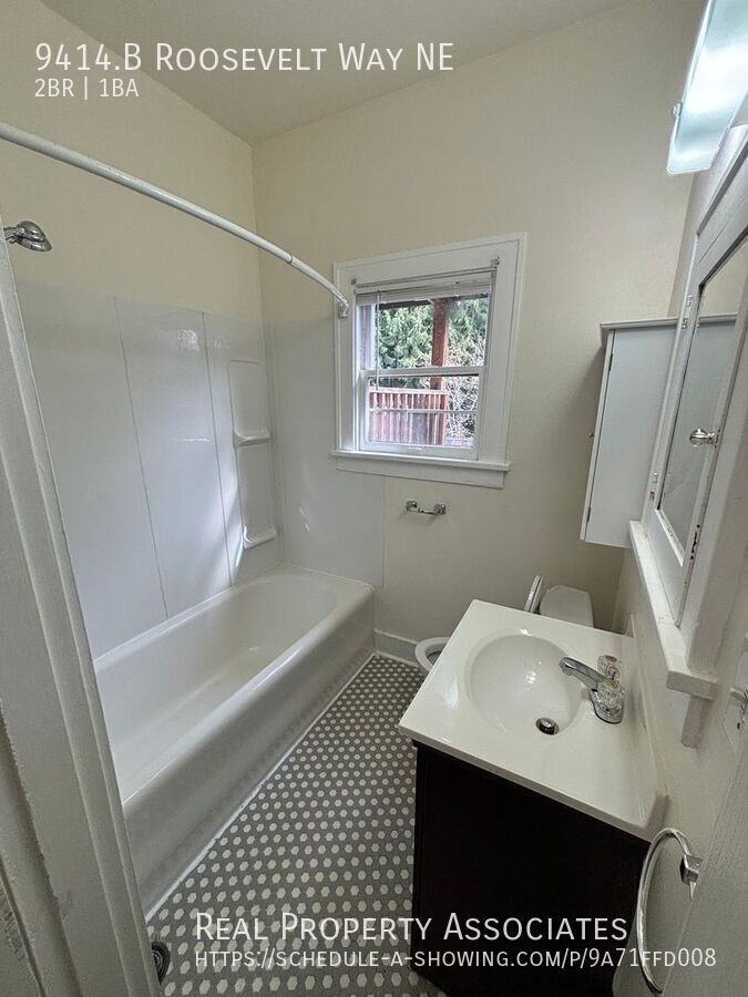 9414B Roosevelt Way Ne - Photo 3 of 17