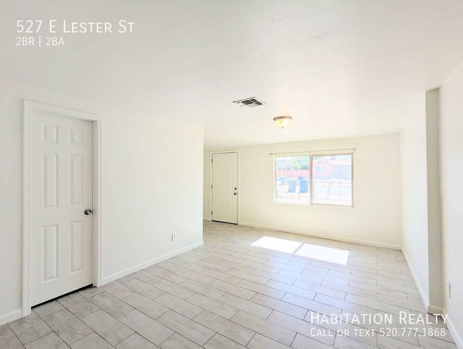 527 E Lester St - Photo 4 of 21