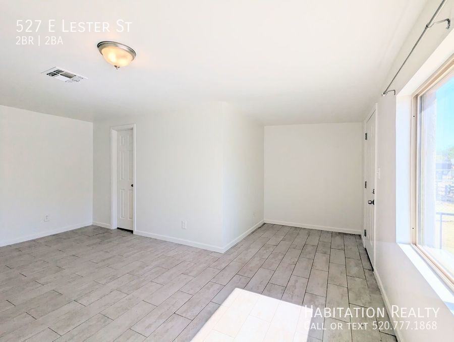 527 E Lester St - Photo 5 of 21