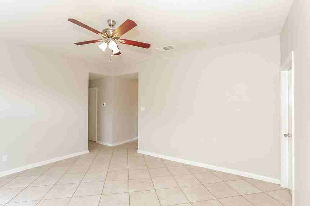 9000 Christopher Cir - Photo 4 of 19