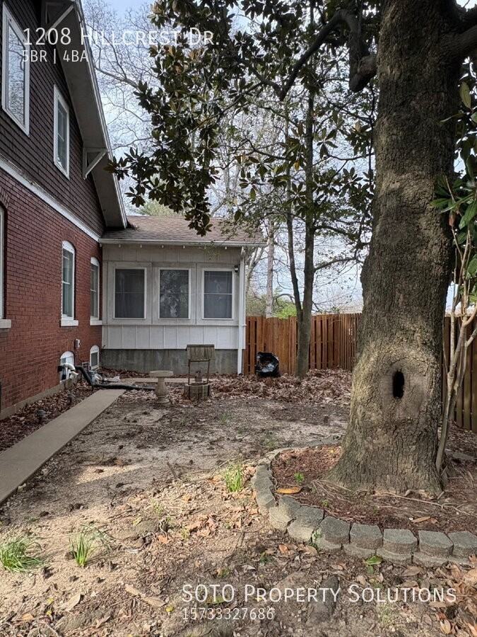 1208 Hillcrest Dr - Photo 2 of 38