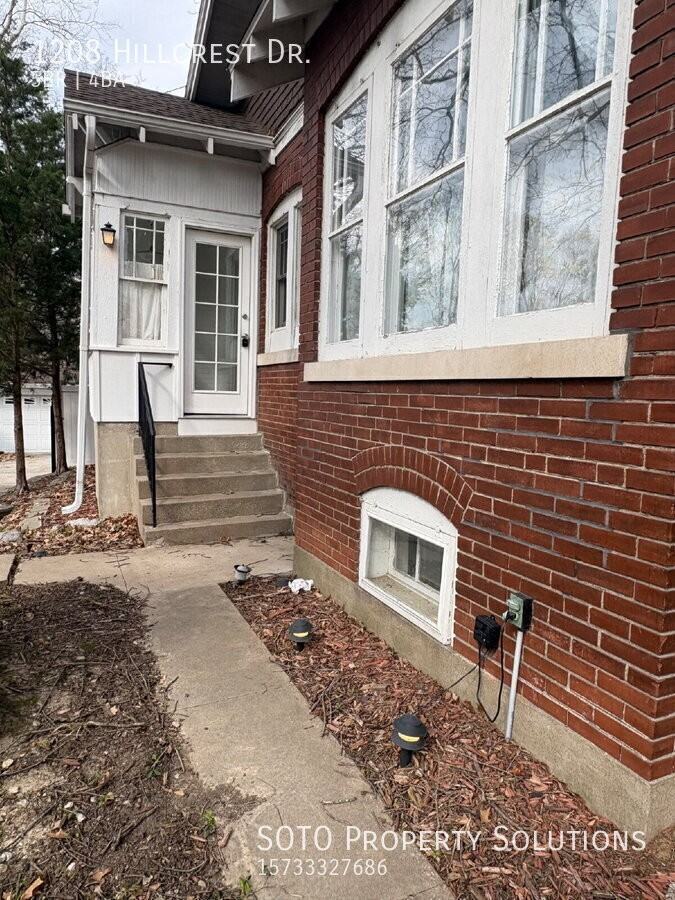 1208 Hillcrest Dr - Photo 3 of 38