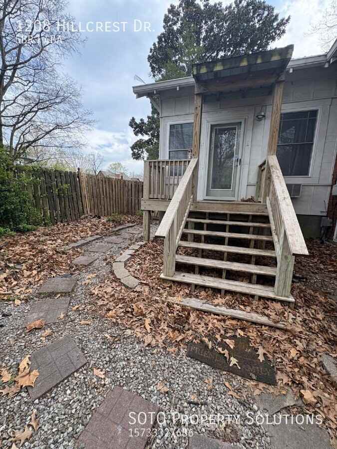 1208 Hillcrest Dr - Photo 5 of 38