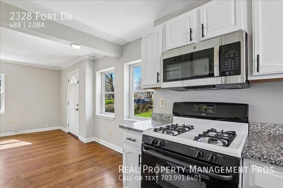 2328 Fort Dr - Photo 6 of 33