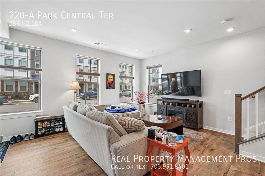 220-A Park Central Ter - Photo 4 of 40