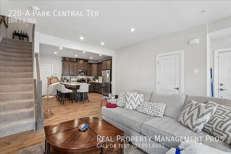 220-A Park Central Ter - Photo 6 of 40