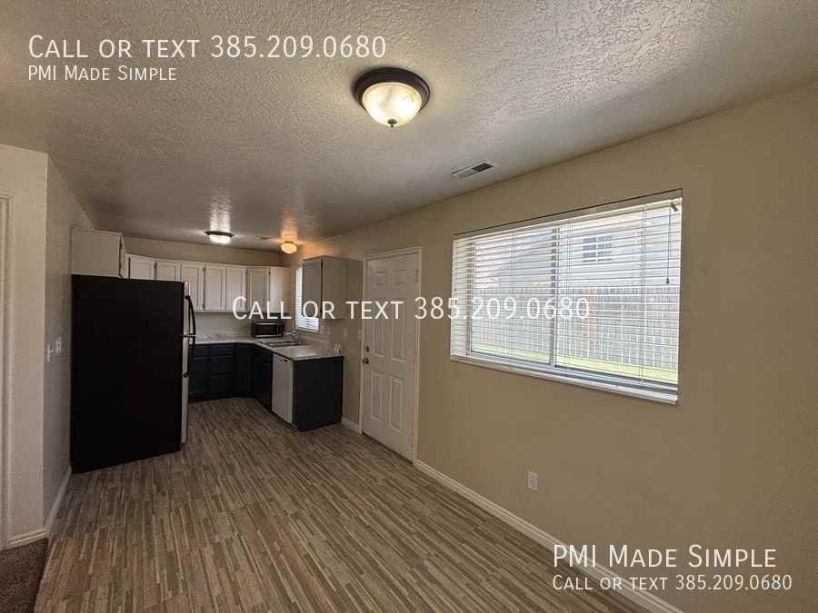 1696 W 680 N - Photo 5 of 27