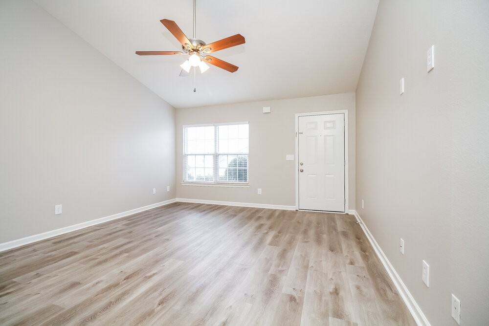 913 Birchmill Pt S - Photo 3 of 16