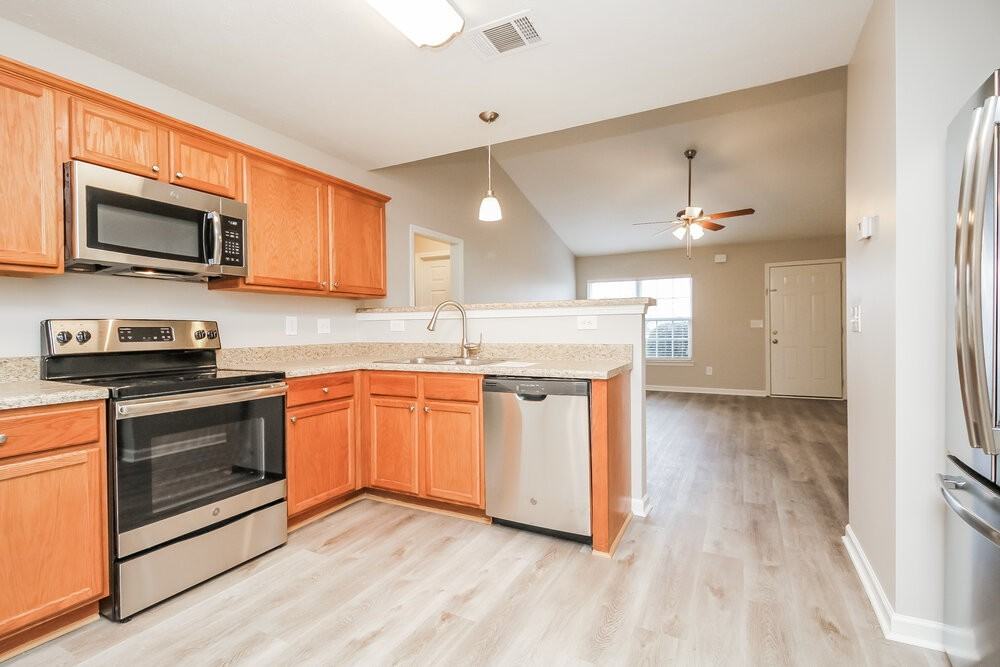 913 Birchmill Pt S - Photo 7 of 16