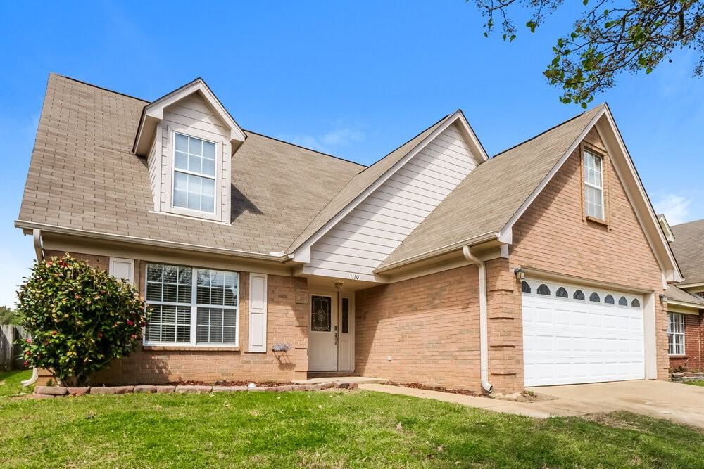 1110 Greenwich Dr - Photo 4 of 17