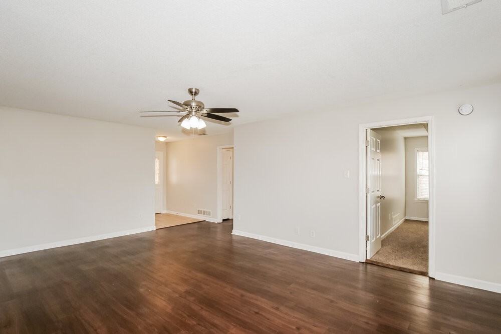 1110 Greenwich Dr - Photo 6 of 17