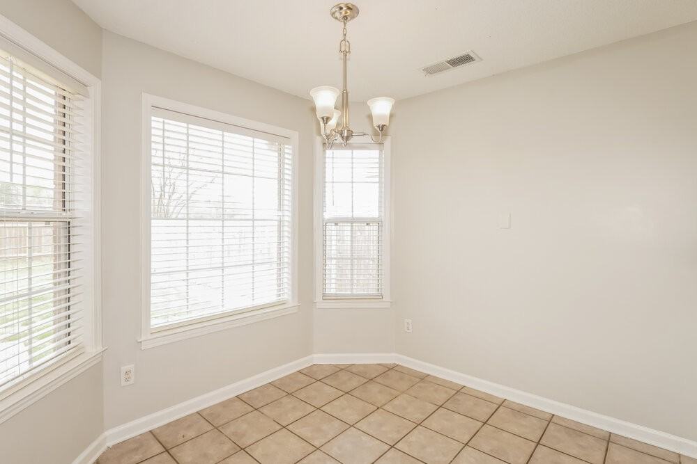 1110 Greenwich Dr - Photo 7 of 17