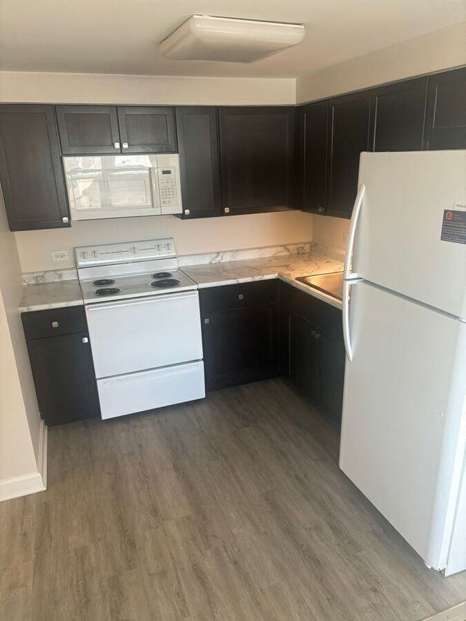 17320 Ridgeland Ave #3B - Photo 3 of 10