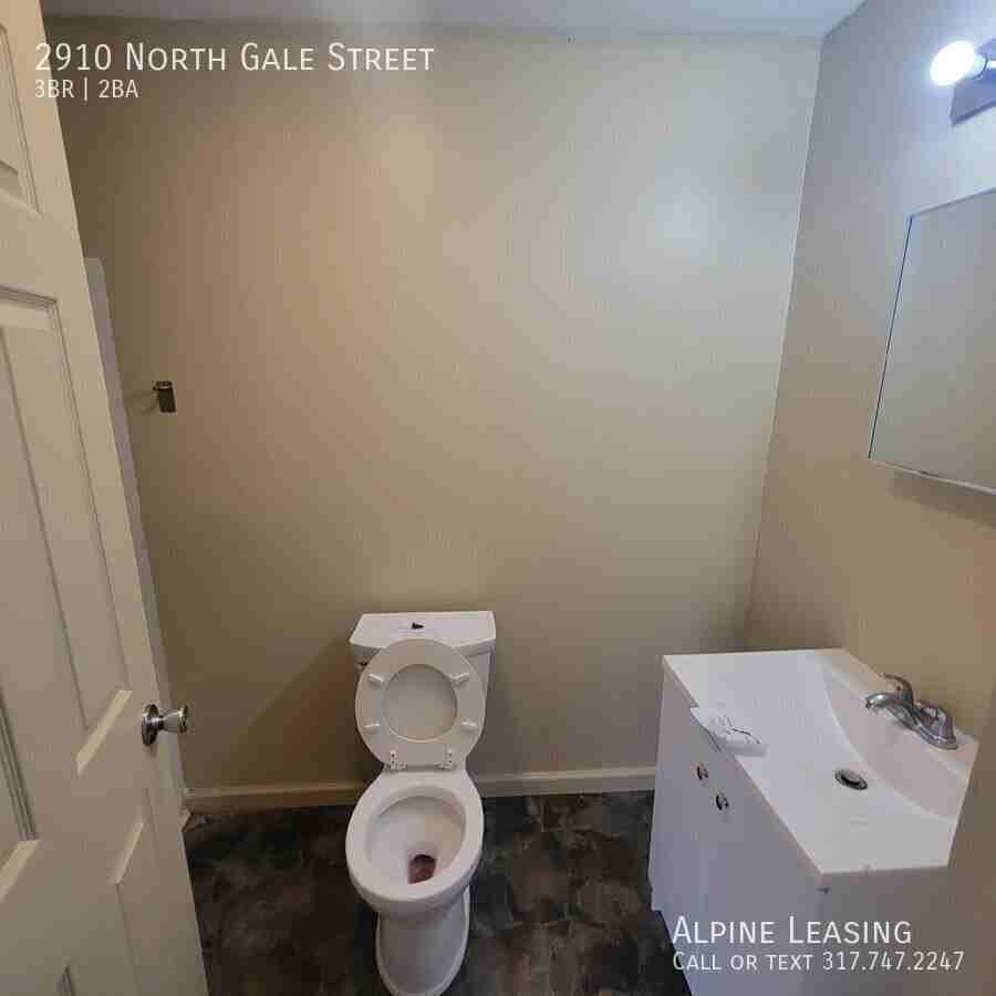 2910 N Gale St - Photo 3 of 8
