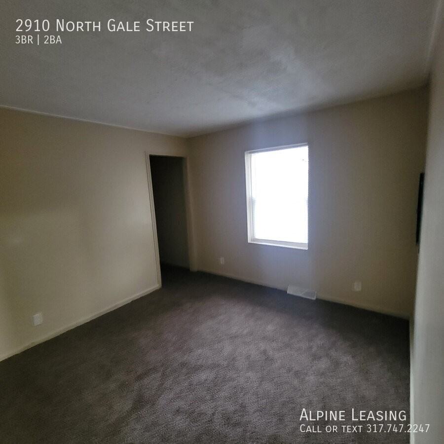 2910 N Gale St - Photo 4 of 8