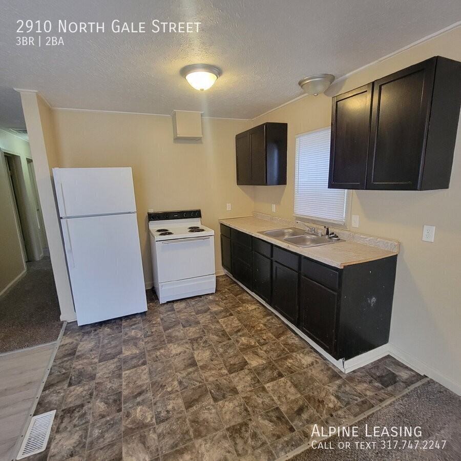 2910 N Gale St - Photo 6 of 8