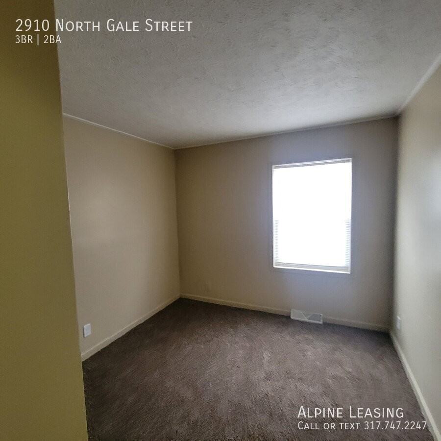 2910 N Gale St - Photo 7 of 8