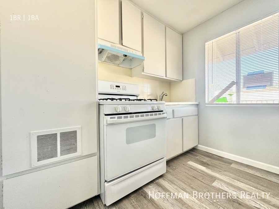 1425 Freeman Ave #5 - Photo 3 of 10