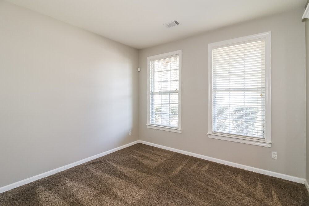 2528 Mockingbird Ln - Photo 5 of 17