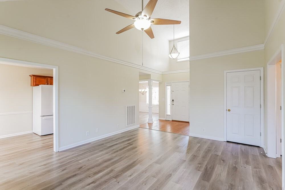 307 Acorn Ct - Photo 3 of 16